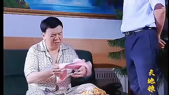 Grain Bureau leaders had a Yellow River carp for breakfast every day—until the new director arrived 