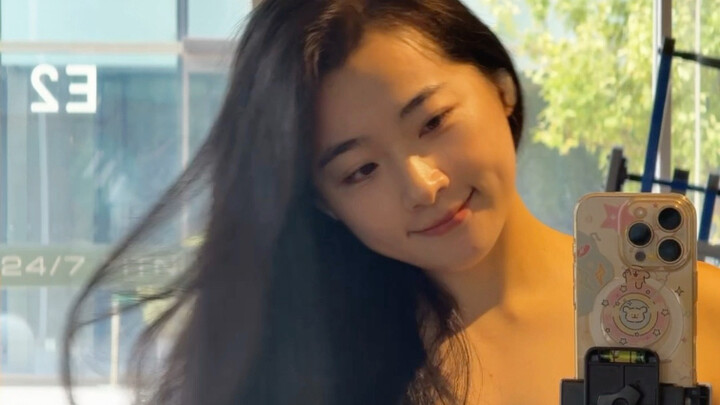 ทำไมฟ้าถึงมืดไปหมด? ที่แท้ก็เพราะฉันกำลังโชว์แผ่นหลังอยู่นี่เอง