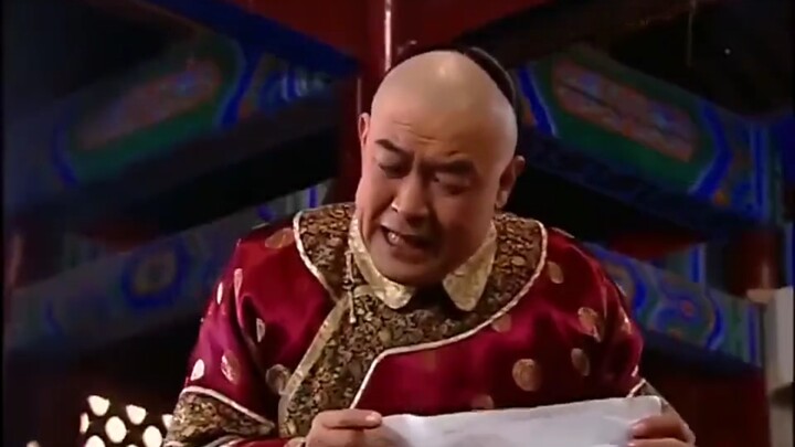 Thái giám nhỏ này hài quá, chứng ám ảnh cưỡng chế bùng nổ: bố vừa dán, nó vừa bóc.