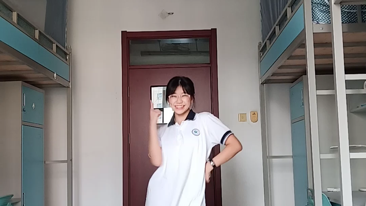 【bunny】Just got to the dorm—there’s hardly anyone around, so I quickly filmed a quick clip.