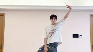 تعالوا لدعم أغنية Song Yuqi المنفردة "FREAK" | هزوا موسيقى الكيبوب!