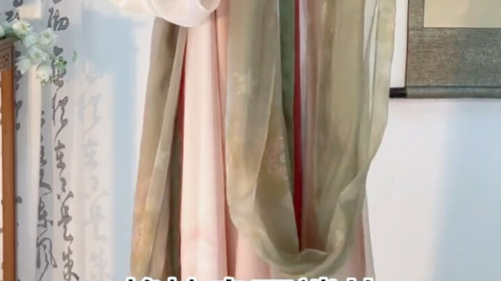 Hướng dẫn mặc áo phỉ bá theo kiểu nhà Đường