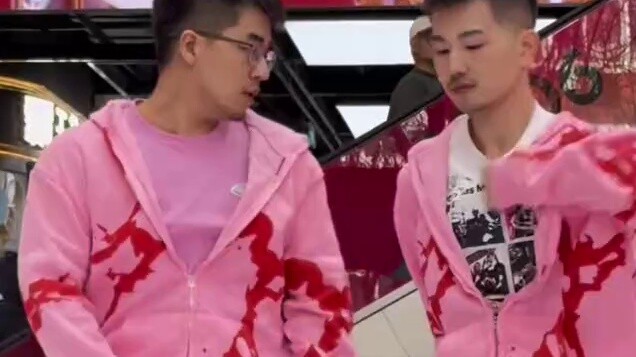 Just tell me if it looks like a strawberry daifuku! Beijing Sanlitun big dance special dance strateg