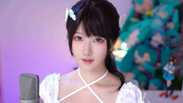 This time, so many voices sang out in harmony! “The Star Torch Never Fades” performed in four langua