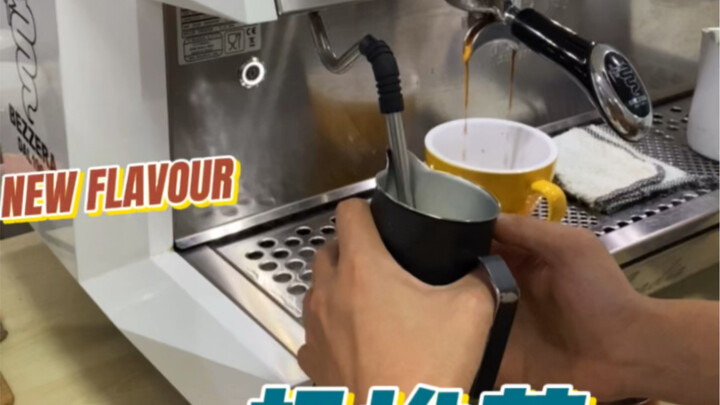 Quy trình chuẩn để nhân viên pha cà phê pha một tách cà phê ngon.