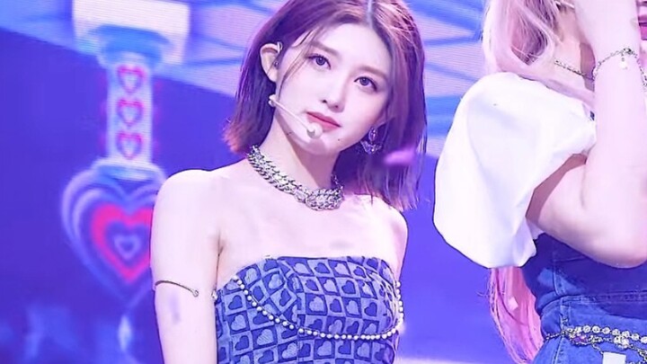 [Autumn Gaeul] Music Bank final performance, off-shoulder close-up, 0422 LOVE DIVE