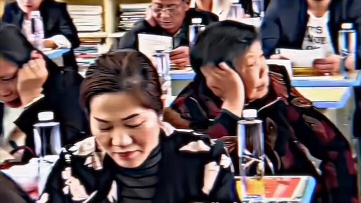 Bà nội: Bao giờ mới xong thế, tôi còn phải đi chợ mua đồ để nấu món ngon cho cháu đây