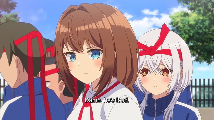 dipaksa tersenyum sama temenya😁