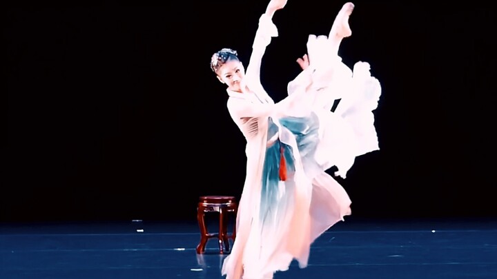 "I can't help spring at night, the shadows of pear blossoms shattered the curtains"