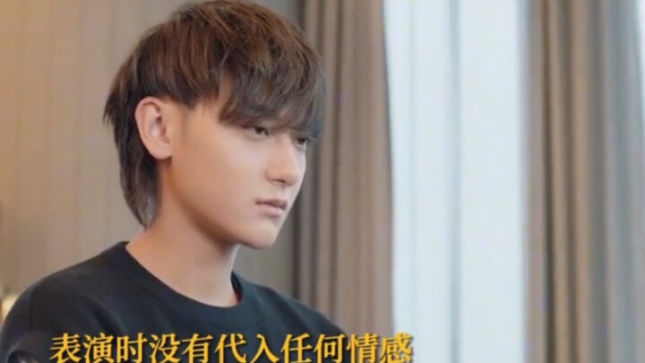 หนุ่มหล่อมาแรงหน้าตายตลอดทั้งเรื่อง ขณะที่นักแสดงมากฝีมือทนไม่ไหวระเบิดอารมณ์ด่ากลับอย่างเดือดดาล
