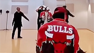 Finally got to see my brother dance! Cai Xukun performs a studio dance wearing a Chicago Bulls-theme