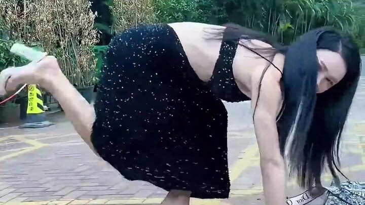 “这个世界终于癫成我理想的样子”