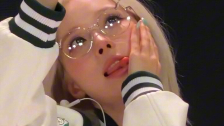 Winter was photographed with a fan’s camera, and the SM staff deleted even her private photos.