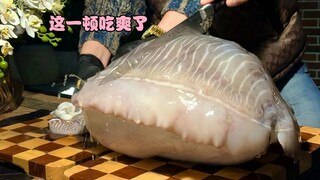 Xúc xích tinh bột kiểu này ư?