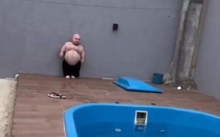 Little Braum (Barrel) Swimming