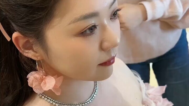 Cô dâu hạnh phúc