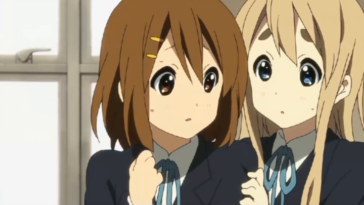 [Gadis yang terdengar ringan] Wanita penggoda: Mengapa para anggota melihatku seperti ini?