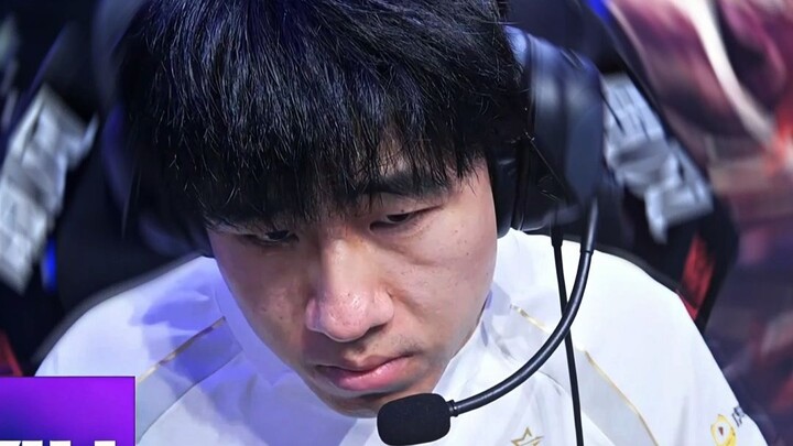 Người muốn thắng thì trên khuôn mặt không thấy nụ cười.