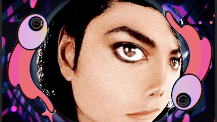 نادرًا ما أستخدم عبارة “تحت أنظار الجميع” لوصف مقطع فيديو.