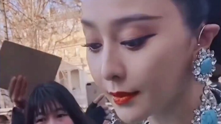 Finally I can wash my eyes, the domestic entertainment red carpet was instantly