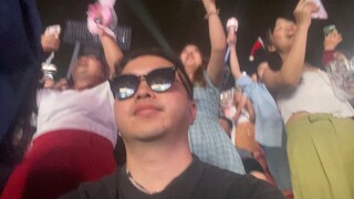 说实话，耳朵快聋掉了。今天在曼谷线下随机逮到了很多我们频道的老观众。过几天把视频剪辑一下分享给大家！祝我们频道所有可爱的观众平安夜快乐！❤️