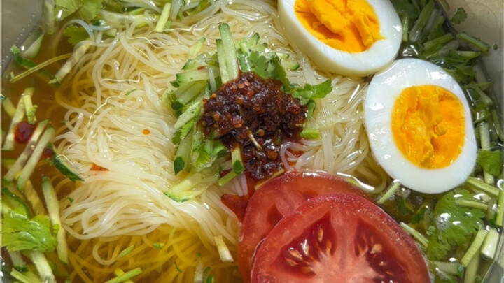 Cepat banget di-save resep mie dingin ini! Rasanya asam manis, pas banget buat melepas dahaga di mus