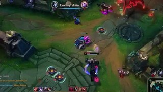 Aatrox bị adc caitlyn hành cho ra bã