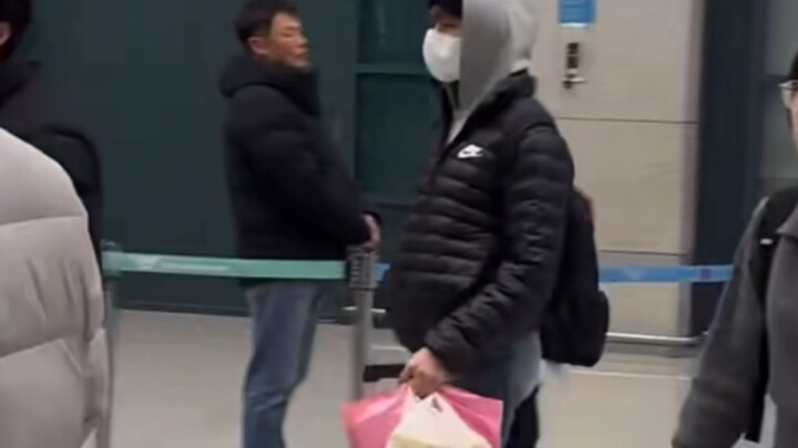 Xiao Bo seems to have brought a lot of Taiwanese specialties back to Korea 🤣