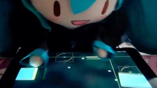 fufu hits Miku