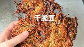 自制营养火鸡干脆面，用葡萄皮做个葡萄撞奶，可惜那个男人成熟了，不好骗了