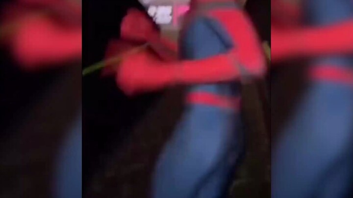 When "Dutch Brother" broke into the cinema, he fooled everyone with a somersault