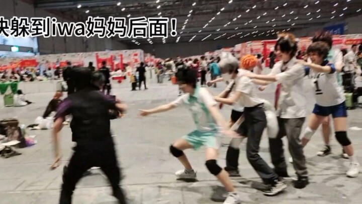 The people from Baitorizawa are here to arrest someone. Hide behind Iwa’s mother!