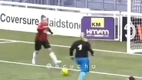 gini kalo cewek main bola🗿🗿