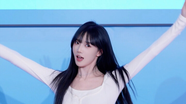 Một cô em cừu ngủ ngon nhảy solo ngẫu hứng, tình yêu đang trong tình trạng khẩn cấp