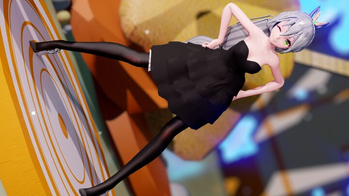 Luo Tianyi's sexy black silk dress