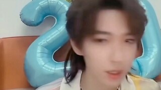 Hay là lần sau chúng ta quay phát lại đi?