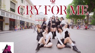 فرقة الرقص الفيتنامية 【TWICE】CRY FOR ME تعرض أغنيتها الجديدة Kpop Tuwas في الأماكن العامة