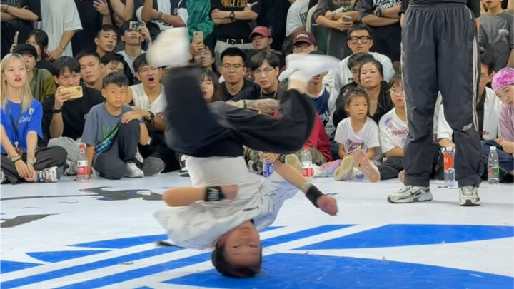 7-year-old girl slays it in a street dance battle against foreign competitors—no fear in sight! Her 