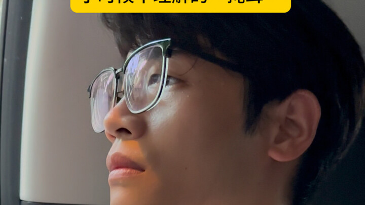 “Bịt tai” thời thơ ấu mà tôi từng không hiểu