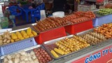 Lễ 30/04 Sóc Trăng có sự kiện Ẩm thực đường phố với nhiều loại bánh và đồ ăn ngon.