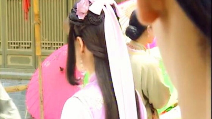 Thời đại thần tiên đấu nhau, trưởng thành như vậy cũng chỉ có thể đóng vai nữ N thôi...