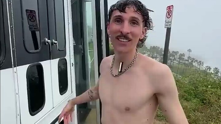 Van life in Los Angeles: starting a business, taking nude photos?