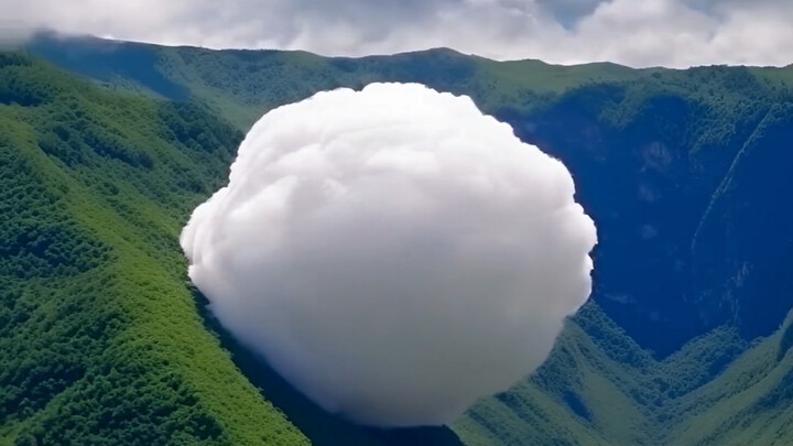 Look! There’s a very happy big cloud over there!
