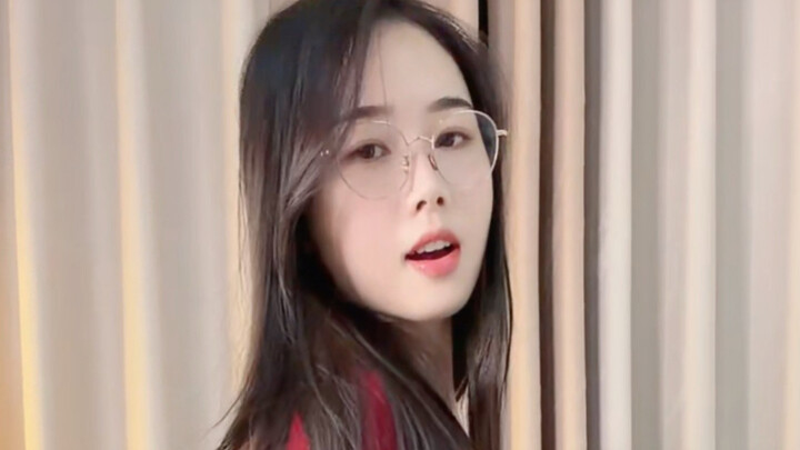 Tangyuan (Yoga Pants, Ancient-Style Hot Dance from Behind — Her Back Is So Sexy!)