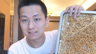 Turn a dollar worth of instant noodles into a fifty-cent worth of crispy noodles! The taste is even 