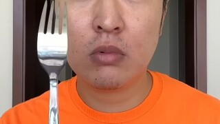 Sagawa suka mengolok-olok dan menyembuhkan ketidakbahagiaan.
