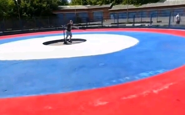 أسرع حركة دائرية حول الملعب في عالم سيارات التحكم عن بُعد