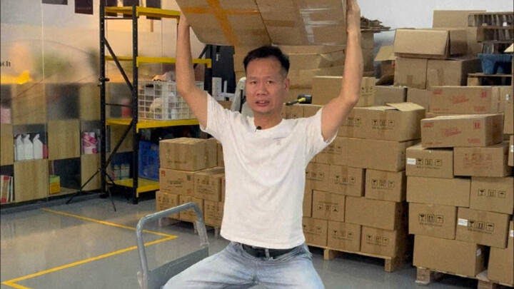 Bạn khi thầy cô bảo bạn bê đồ