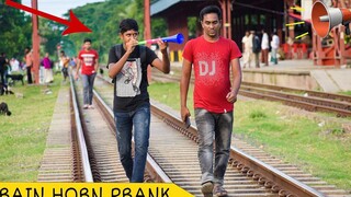 The Best of Train Horn Prank 2 Try To Not Laugh Challenge - ปฏิกิริยาเล่นตลกดังในที่สาธารณะ