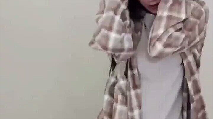 A little flirtatious as I imitate Sujin’s brushing style.